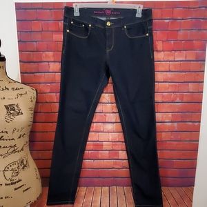 2B BEBE skinny kitty jeans size 31